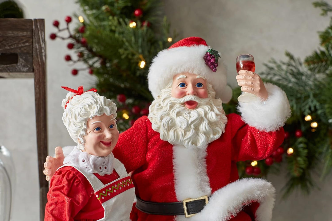Department 56 Possible Dreams Bon Apetit Santa and Mrs. Claus Christmas Crush Wine Making Figur, 26