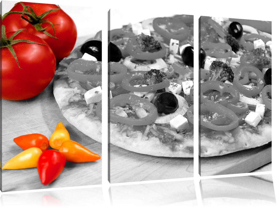 leckere Pizza mit Oliven und Hirtenkäse schwarz/weiss 3-Teiler Leinwandbild 120x80 Bild auf Leinwand