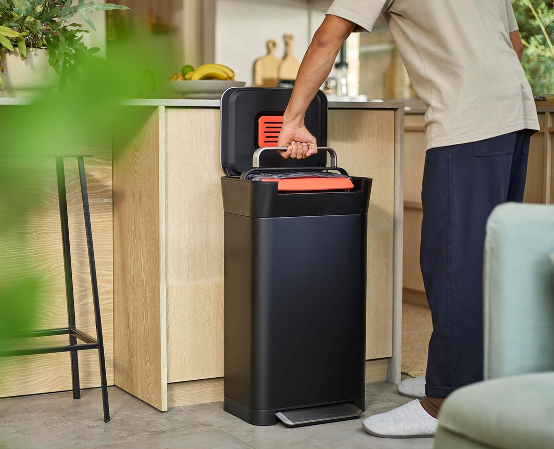 Joseph Joseph Titan Küchenabfalleimer mit integrierter Pressvorrichtung und Geruchsfilter, fasst bis