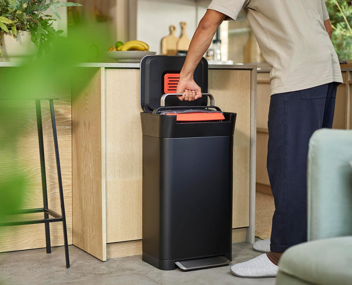 Joseph Joseph Titan Küchenabfalleimer mit integrierter Pressvorrichtung und Geruchsfilter, fasst bis