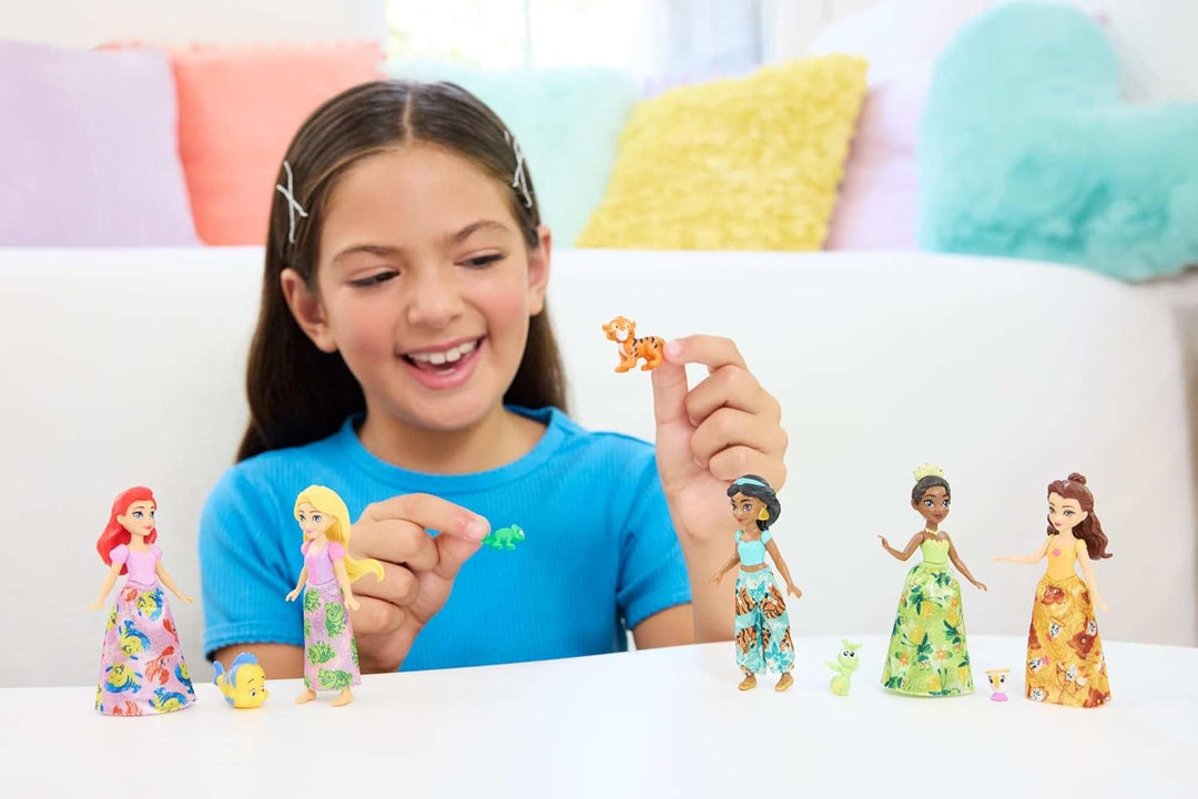 Mattel Disney Princess und Freunde Set mit 5 beweglichen kleinen Puppen mit abnehmbaren Röcken oder