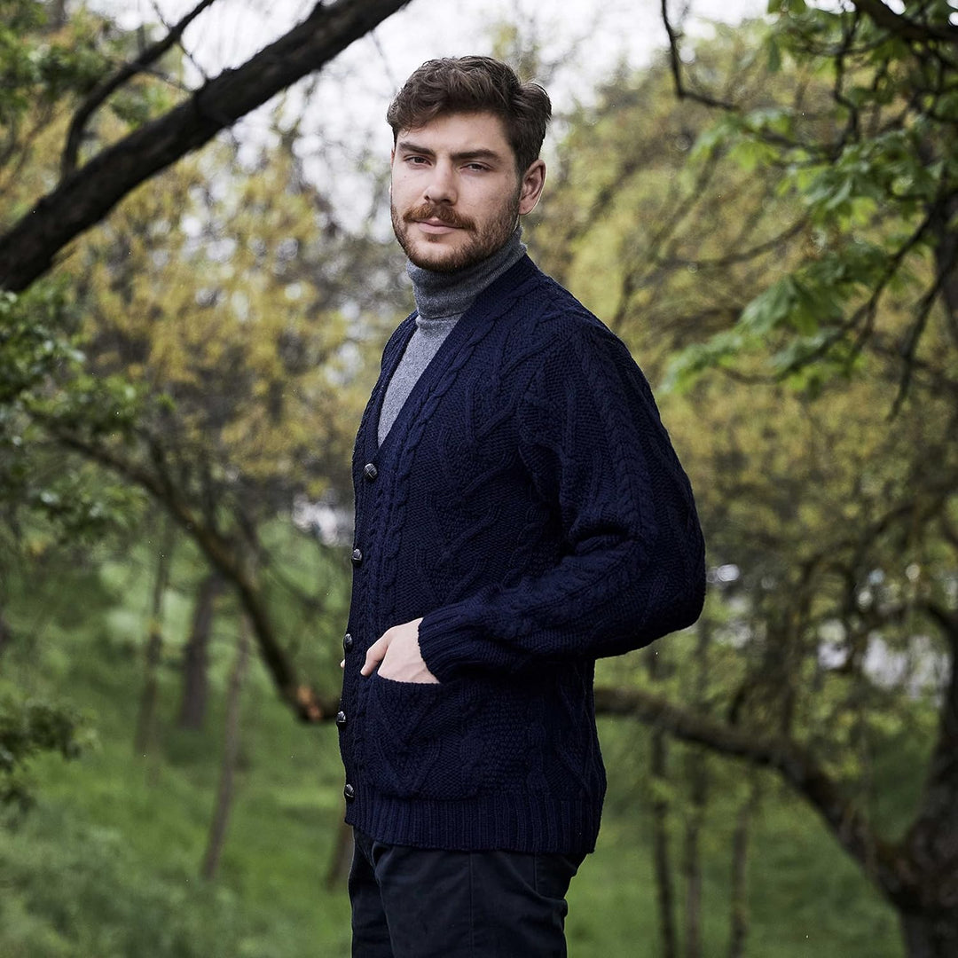SAOL Herren Aran Irish Cable Knit Strickjacke Cardigan aus 100% Merinowolle mit V-Ausschnitt und Knö