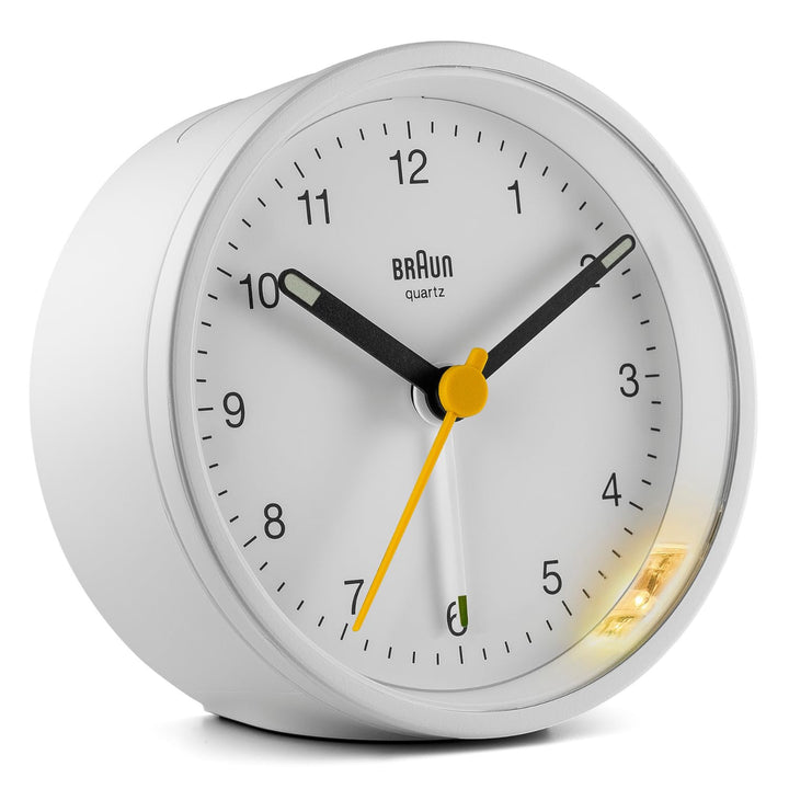 Braun Klassischer analoger Wecker mit Schlummerfunktion und Licht, ruhiges Quarzuhrwerk, Crescendo-A