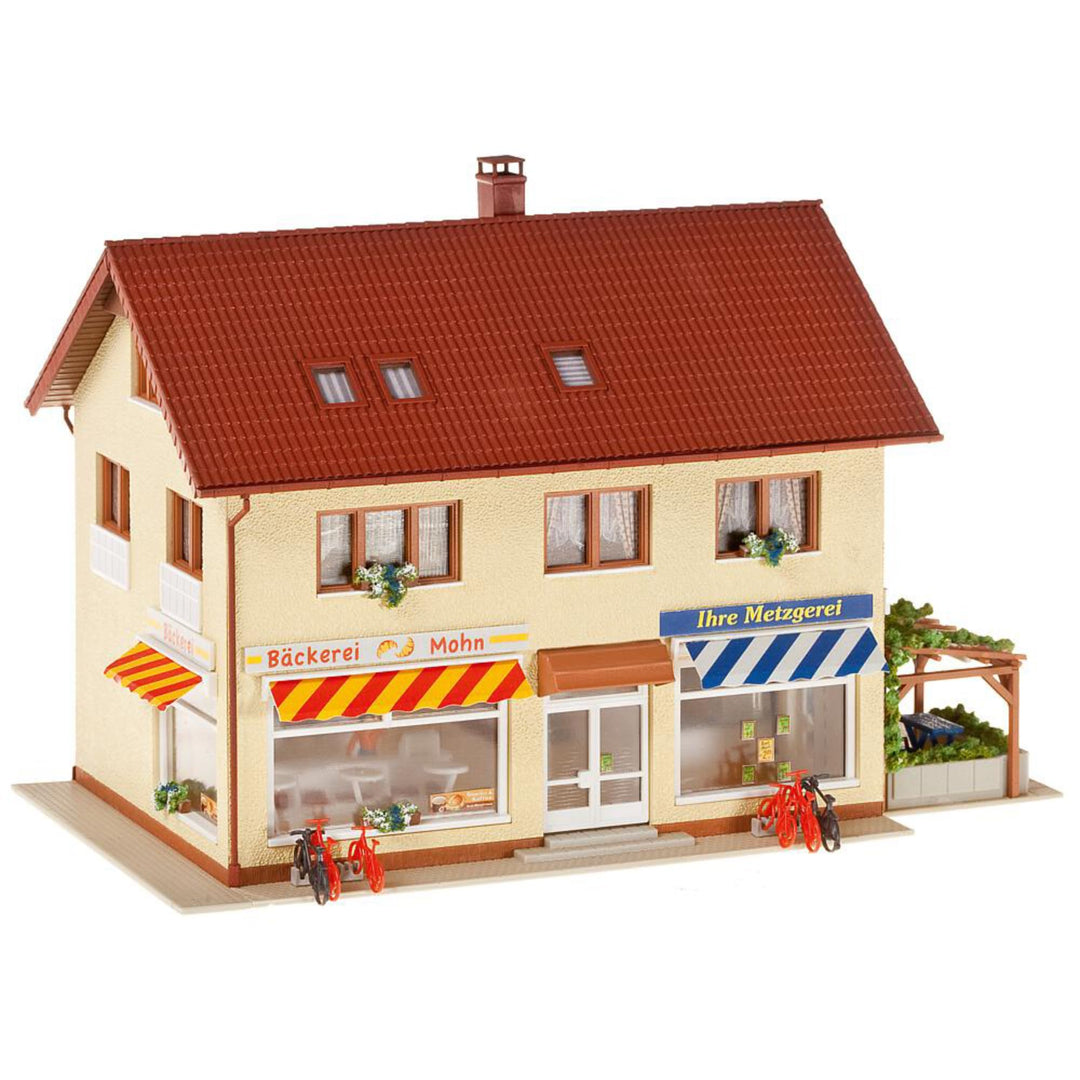 FALLER Metzgerei/Bäckerei Modellbausatz mit 569 Einzelteilen 190x125x125mm I Modelleisenbahn Zubehör