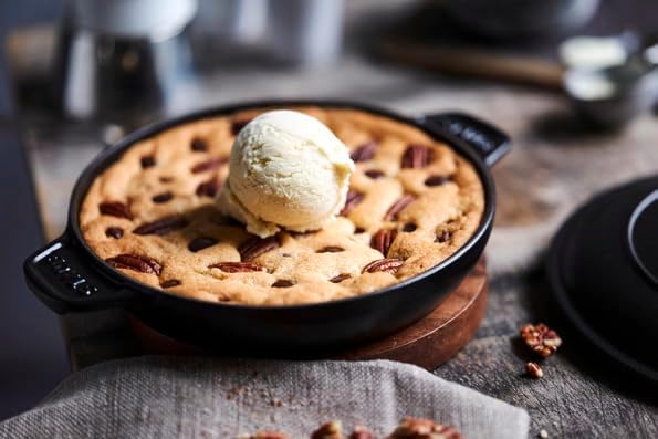 Staub Auflaufform, rund (20 cm, 0,75 L mit mattschwarzer Emaillierung im Inneren der Auflaufform) gr