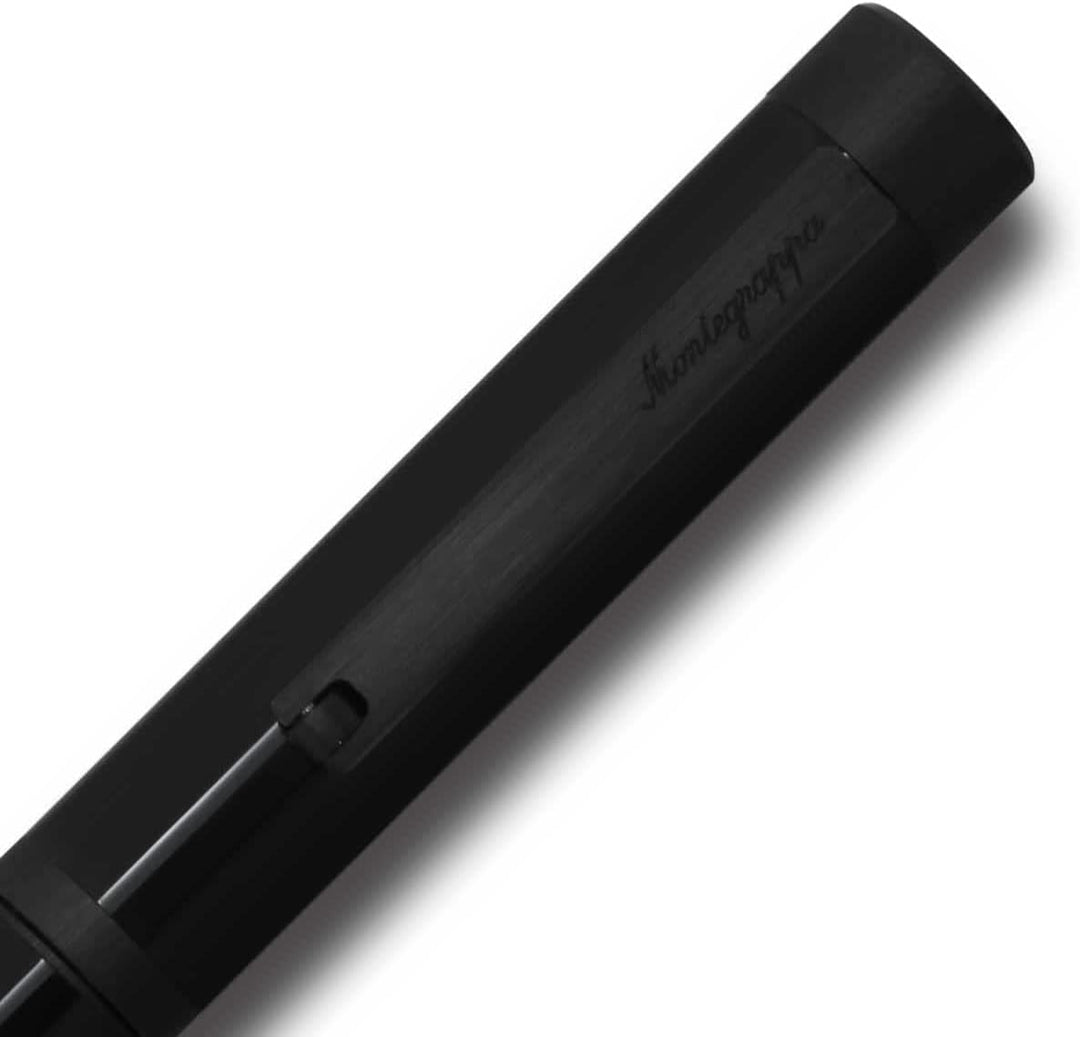 Montegrappa Zero Kugelschreiber aus Edelstahl und Montegrappite-Harz in der Farbe Ultra-Black, Länge