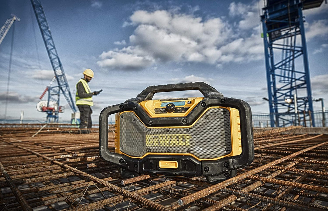 Dewalt Akku- und Netz-Radio (mit Ladefunktion, DAB+ und AM/FM-Stereo, leistungsstarke Lautsprecher,