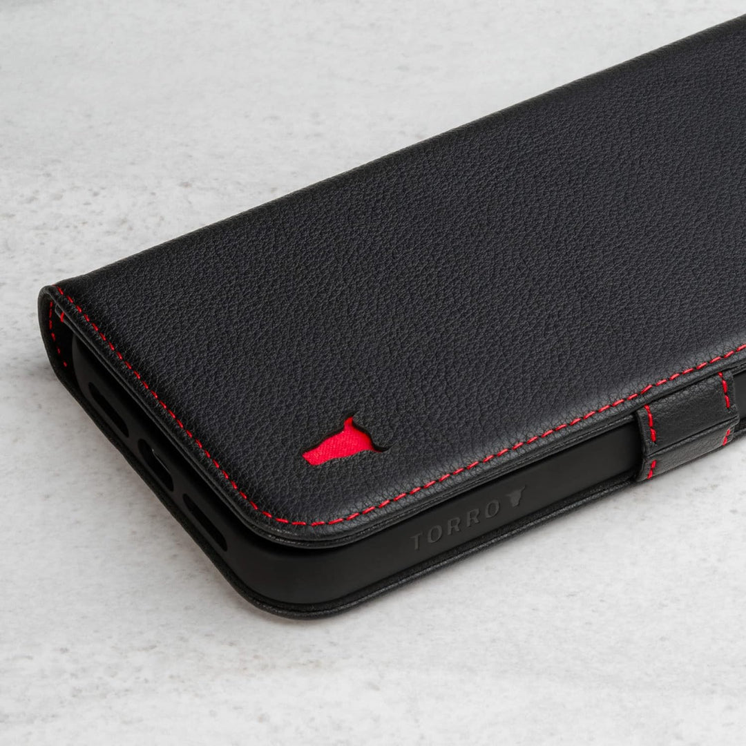 TORRO Hülle kompatibel mit iPhone 14 Pro Max - Echt Lederhülle mit Kartenfächern, Standfunktion und
