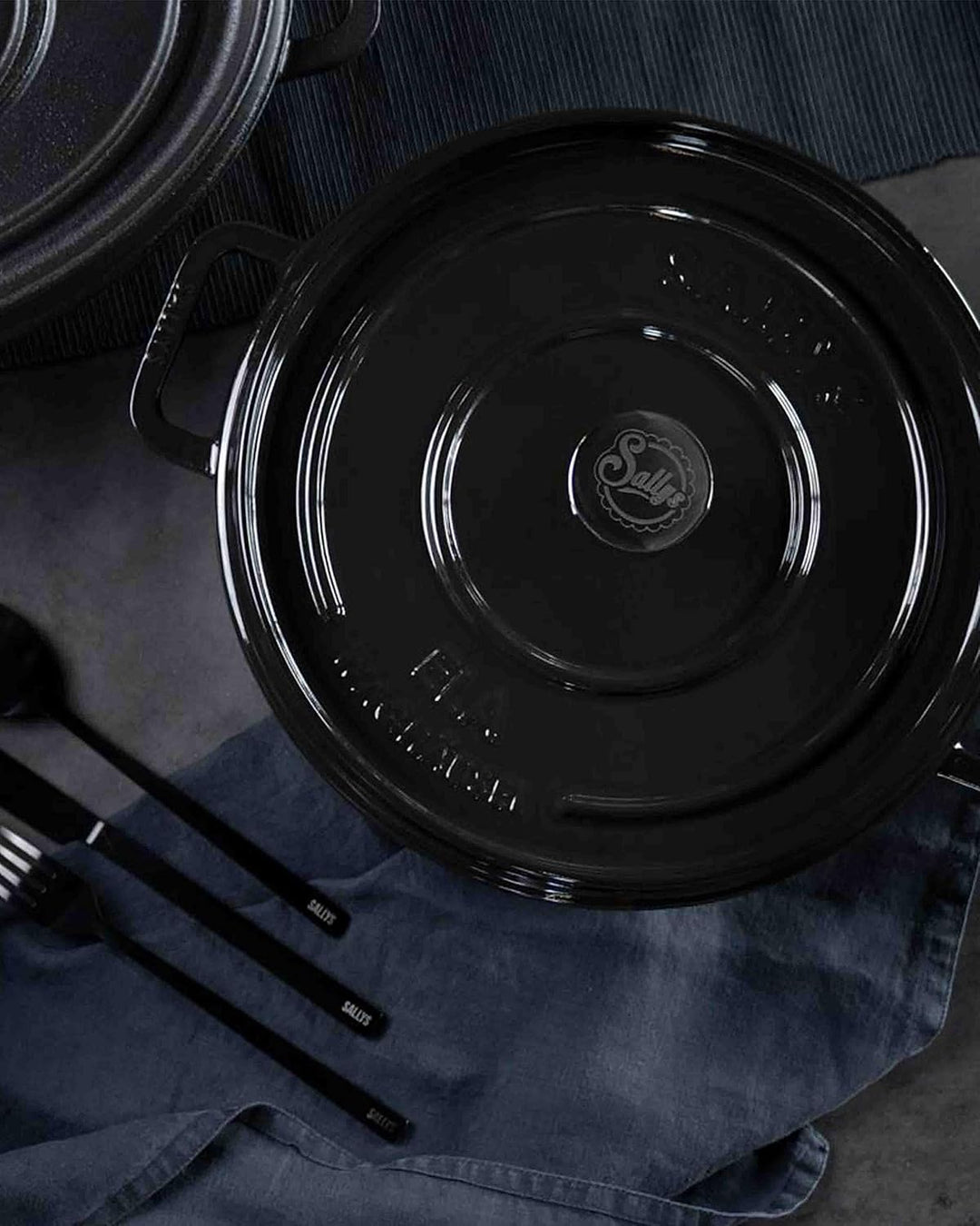 Sallys 'Ela' Deluxe Gusseisentopf/Gusseisenpfanne - Robustes und Hochwertiger Bräter für Perfektes G