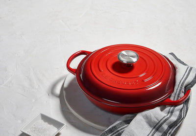 Le Creuset Signature Gusseisen Gourmet-Profitopf, Rund, Ø 26 cm, 2,2 l, Für alle Herdarten inkl. Ind