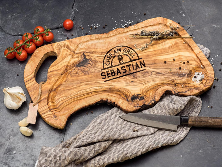 ROZTFYR Grillbrett Personalisiert | Schneidebrett Olivenholz | Männergeschenk Geburtstag | Grill Ges