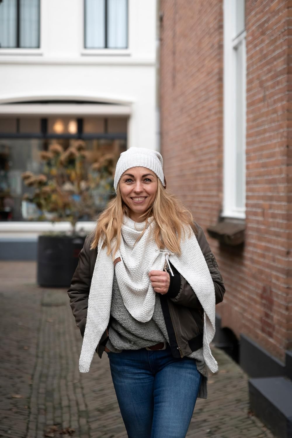 KNIT FACTORY - Dreiecksschal Coco - Damen Strickschal mit Wolle - Umschlagtuch für den Herbst und Wi