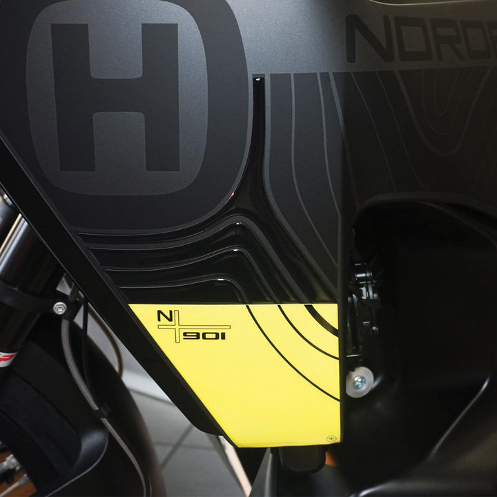 labelbike - 3D Aufkleber Protektoren Motorrad-Tankseitenabweiser kompatibel mit Husqvarna Norden 901
