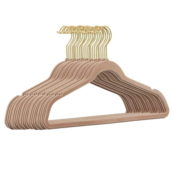 25 Stück hochwertige Samt Kleiderbügel in der Farbe Mushroom Hellbraun mit Gold Look Haken/Anti-Ruts