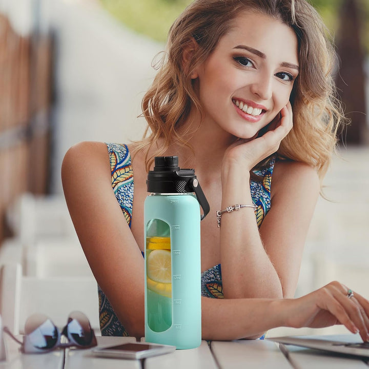 BLUEGO 700ml Glaswasserflasche mit Strohhalm und 2 Deckeln Kaffeetasse aus Glas mit Zeitmarkierung u