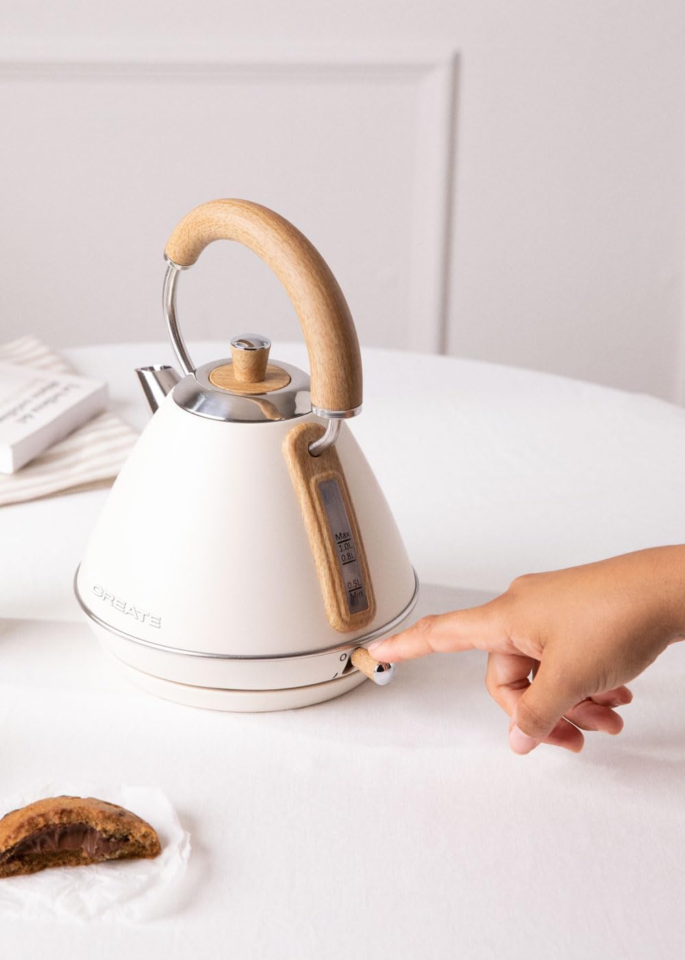 CREATE/KETTLE RETRO M/Elektrischer Wasserkocher Cremeweiss/Schnelles Aufkochen, Fassungsvermögen 1L,