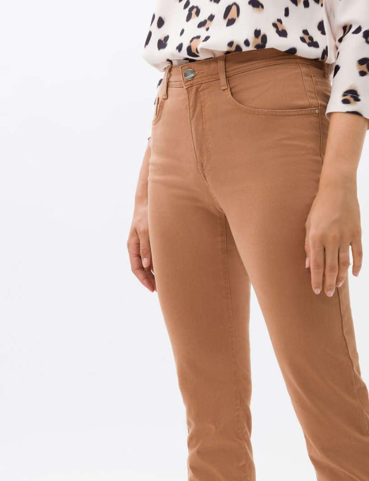 BRAX Damen Style Carola Five-Pocket Wertigem Baumwollsatin Hose 38W / 34L Vikunja, 38W / 34L Vikunja