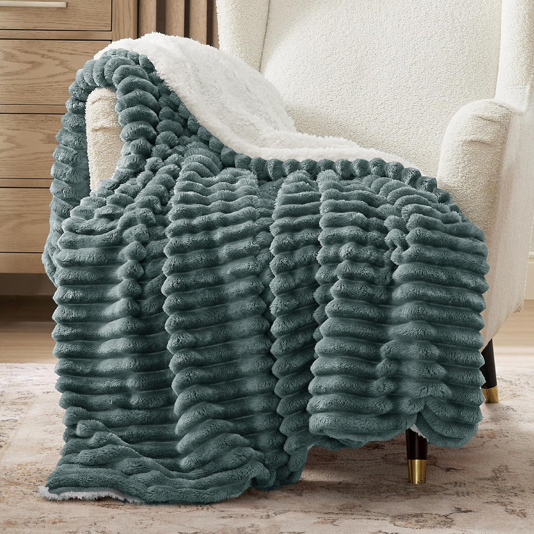 BEDSURE Sherpa Decke Dunkelgrün - Warme Dicke Kuscheldecke Flauschig, Sofadecke Couchdecke Winterdec