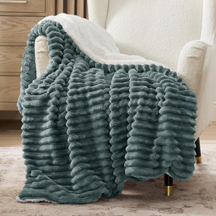 BEDSURE Sherpa Decke Dunkelgrün - Warme Dicke Kuscheldecke Flauschig, Sofadecke Couchdecke Winterdec