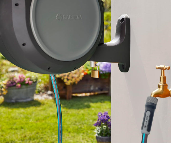 Gardena 8055 30 m ausziehbare Aufroller mit Schlauchführung, Fuss grau 100 ft mit extra Schlauchführ