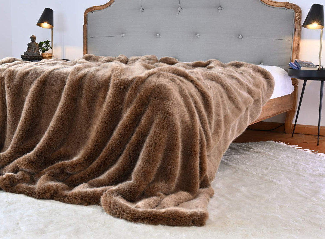 Wohnen & Accessoires GmbH & Co. KG Edelste Premium Felldecke aus Webpelz Topas 150x200cm (100
