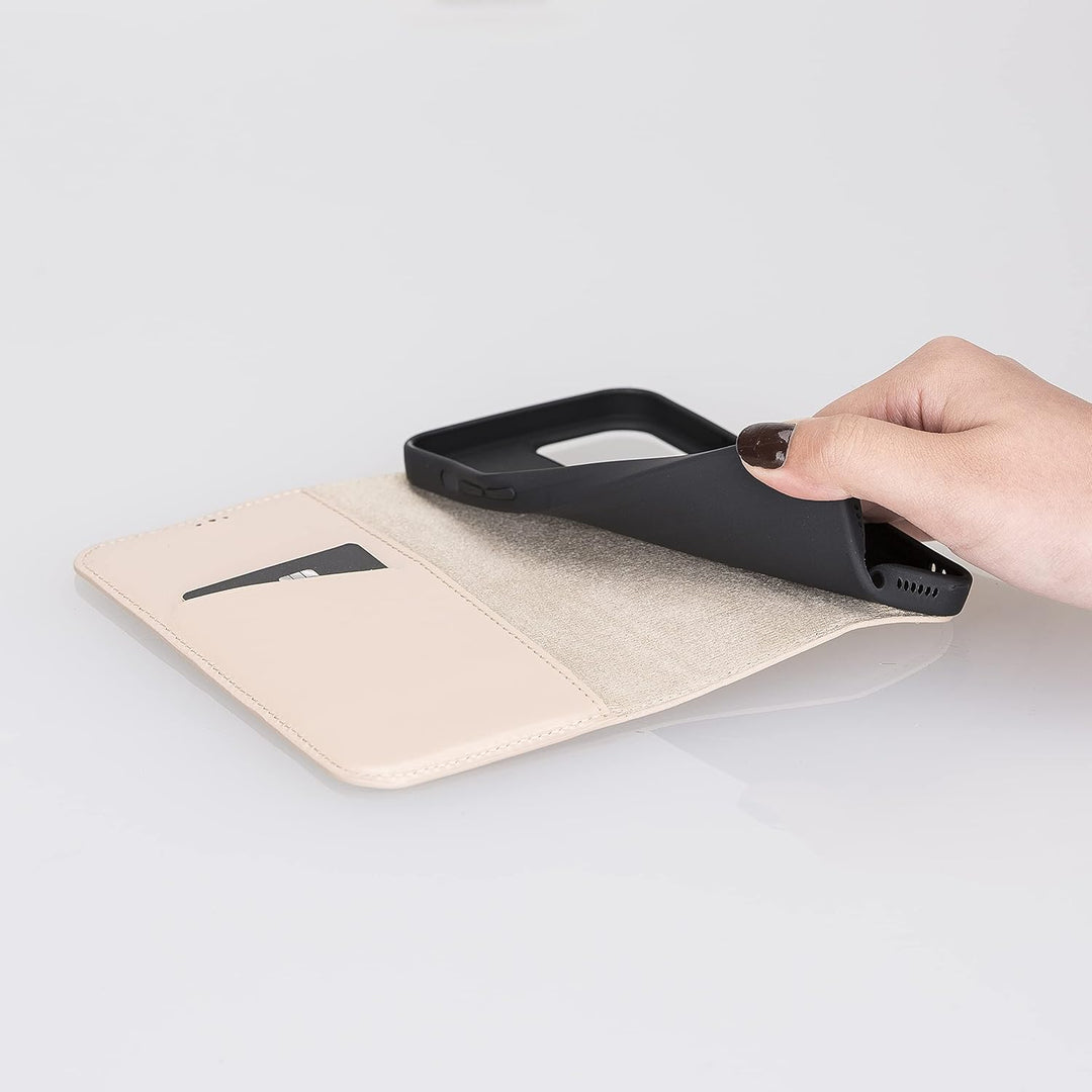 Solo Pelle aufklappbare Lederhülle kompatibel für iPhone 13 in 6.1 Zoll inkl. 1 Kartenfach für das o
