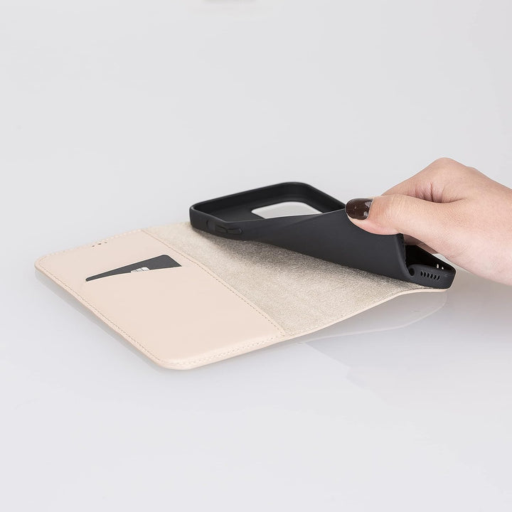 Solo Pelle aufklappbare Lederhülle kompatibel für iPhone 13 in 6.1 Zoll inkl. 1 Kartenfach für das o