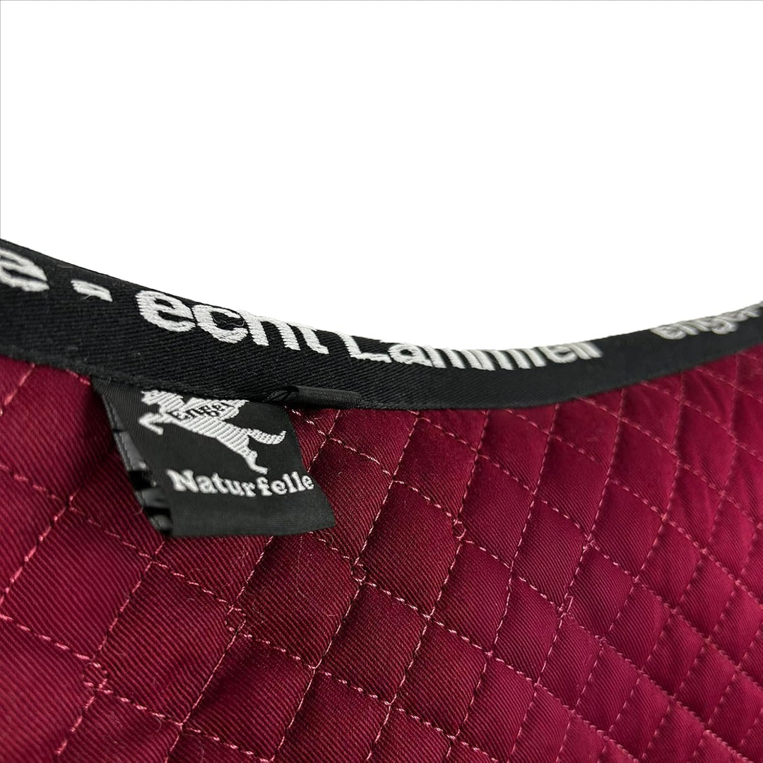 Engel Reitsport Lammfell Schabracke Fully Lined mit Fellkranz SCHABRA3-D-BOR-BOR Stoff Bordeauxrot F