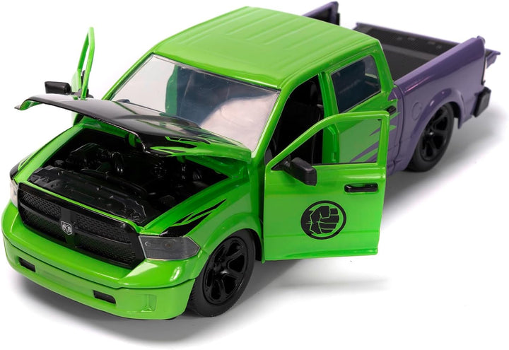 Jada Toys Marvel Hulk Figur mit Modellauto 2014er Dodge Ram 1500 - Set aus Marvel Avengers Sammelfig