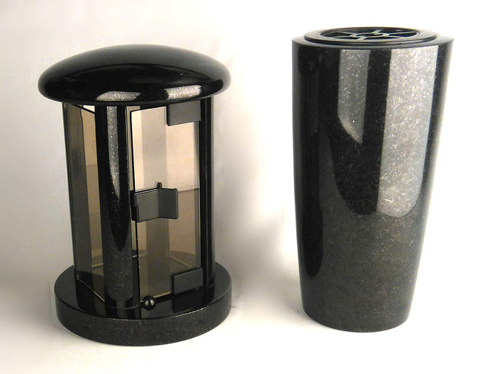 designgrab Grablampe Tao und Grabvase Elegance XL aus Granit Schwedisch Black