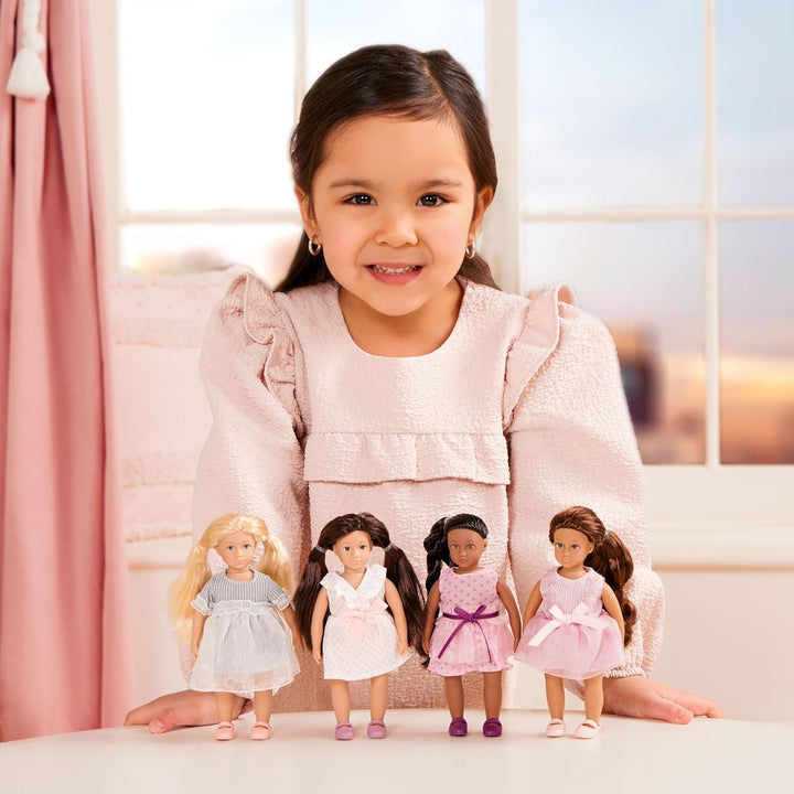 Lori – 4 Kleine Puppen – 15 cm Mini Puppen mit modischen Outfits – mit Puppenzubehör & Puppenkleidun
