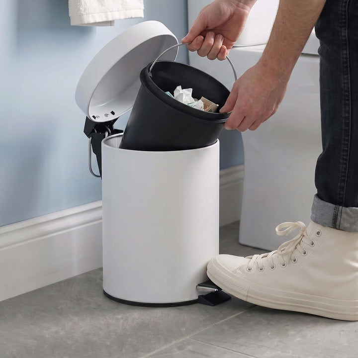 Beldray LA038098WHTEU7 Badezimmer-Fusspedal-Mülleimer - Kleiner runder Edelstahl-Hygienemülleimer fü