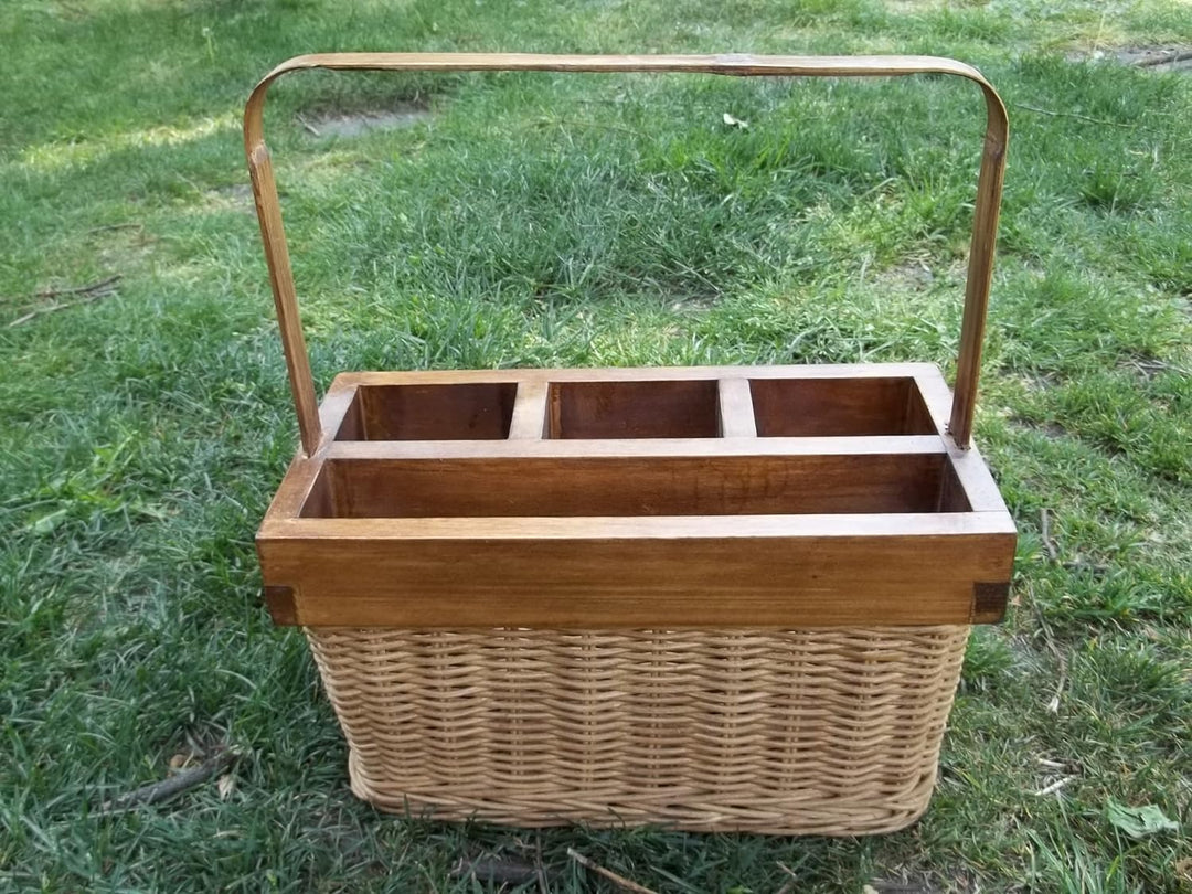 Besteckkorb, Serviettenkorb aus Peddigrohr und Holz, Kolonialstil im Used look