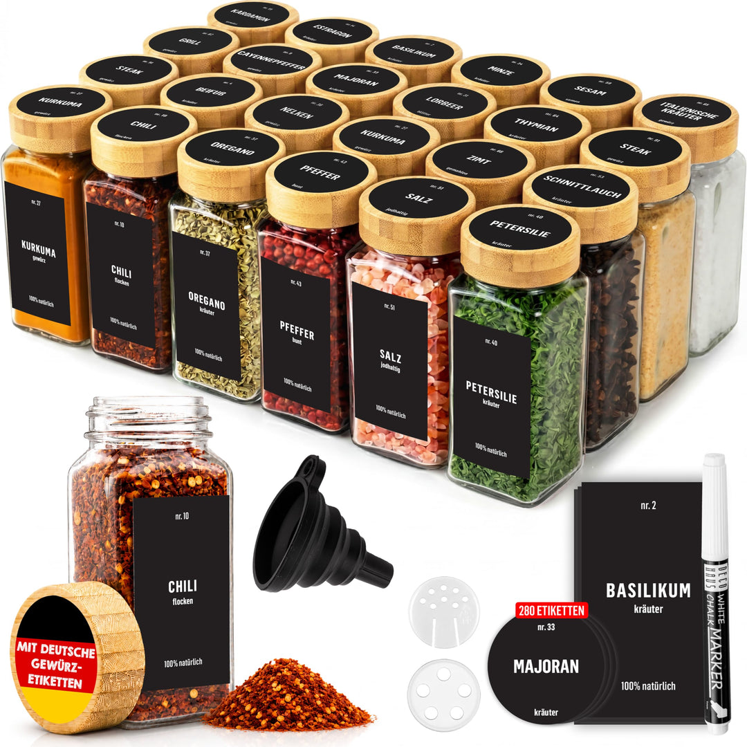 Deco Haus® Gewürzgläser eckig mit Holzdeckel 24er Set [+ Etiketten & Streueinsatz] - Gewürzdosen Set