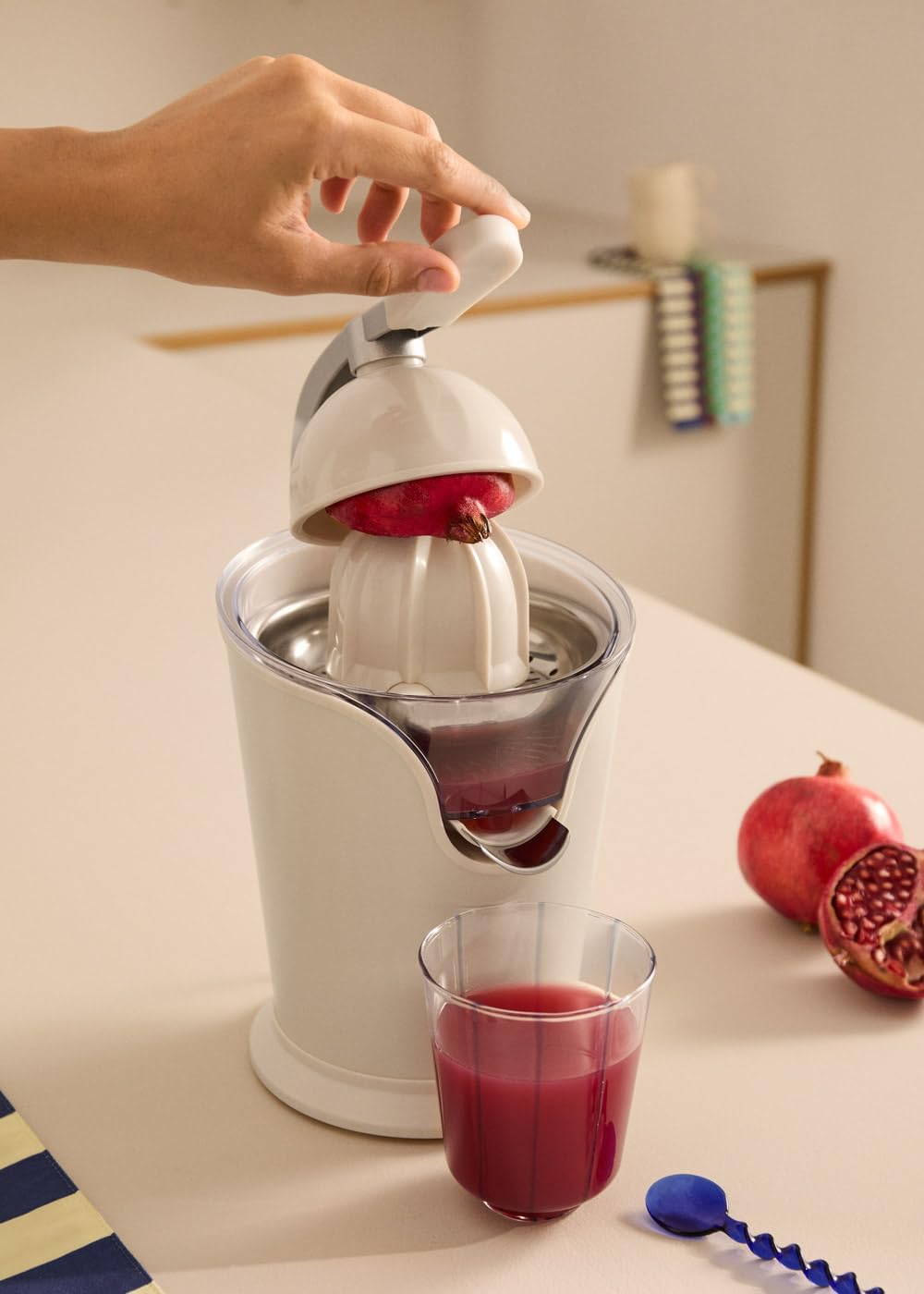 CREATE/JUICER PRESS/Elektrische Zitruspresse mit Hebel in Cremeweiss/Spritzfrei, 250ml Behälter, Fru