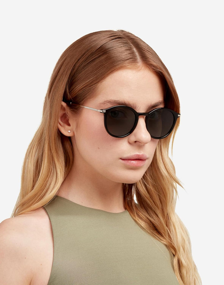 HAWKERS X PIERRE GASLY Sonnenbrillen für Männer und Frauen in verschiedenen Farben und Designs Einhe
