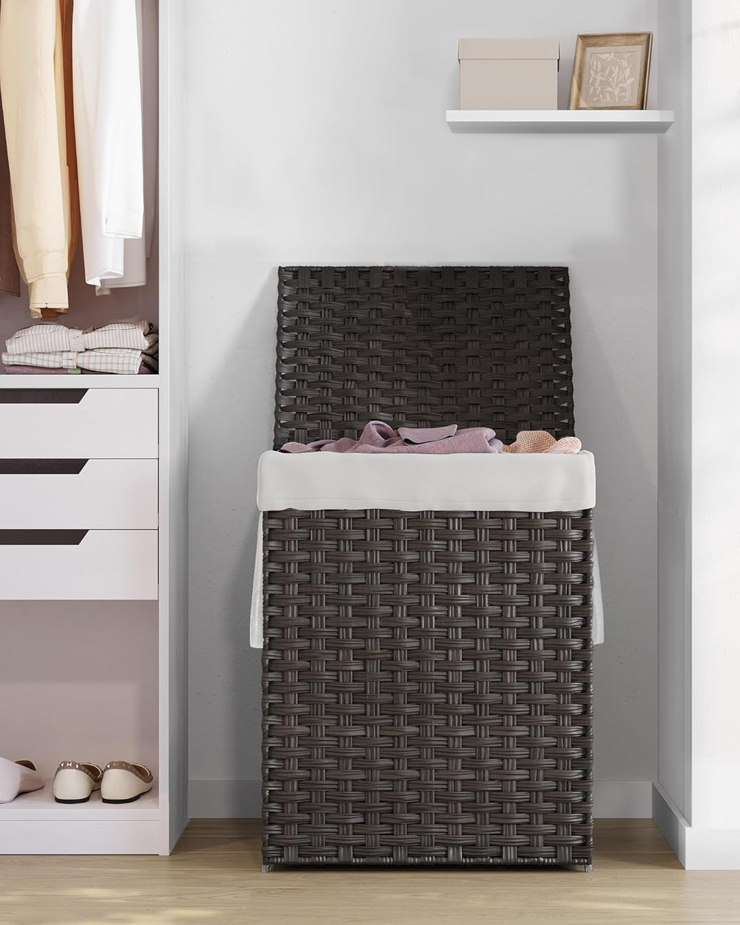 SONGMICS Wäschekorb handgeflochten, 90 L, Wäschesammler aus synthetischem Rattan, mit Deckel und Gri