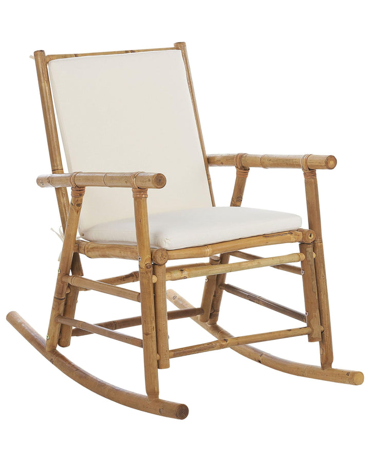 Garten Schaukelstuhl Bambus hellbraun mit Armlehnen Auflage weiss Boho Frigole