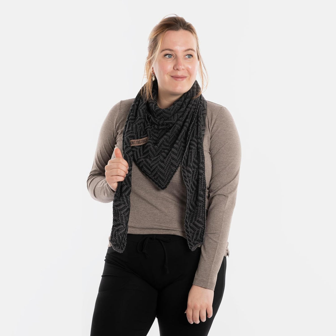 KNIT FACTORY - Dreiecksschal Vera - Damen Strickschal mit Wolle - Umschlagtuch für den Herbst und Wi