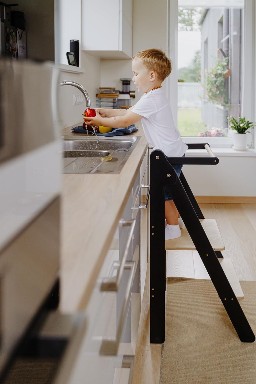WECO Klappbarer Lernturm für Kleinkinder, Höhenverstellbarer Küchenhelfer aus Holz im Montessori-Sti