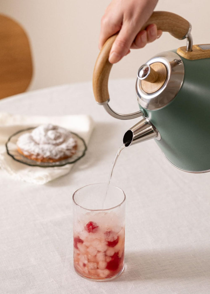 CREATE/KETTLE RETRO M/Elektrischer Wasserkocher Salbeigrün/Schnelles Aufkochen, Fassungsvermögen 1L,