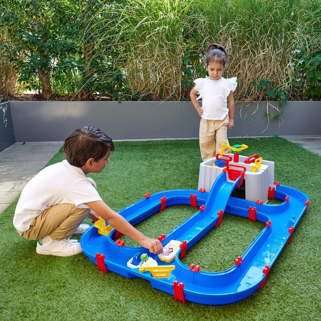 AquaPlay Harbour Wasserbahn - Outdoor-Wasserspiel mit Bahn, Booten und 2 Spiel-Figuren - Wasserspiel