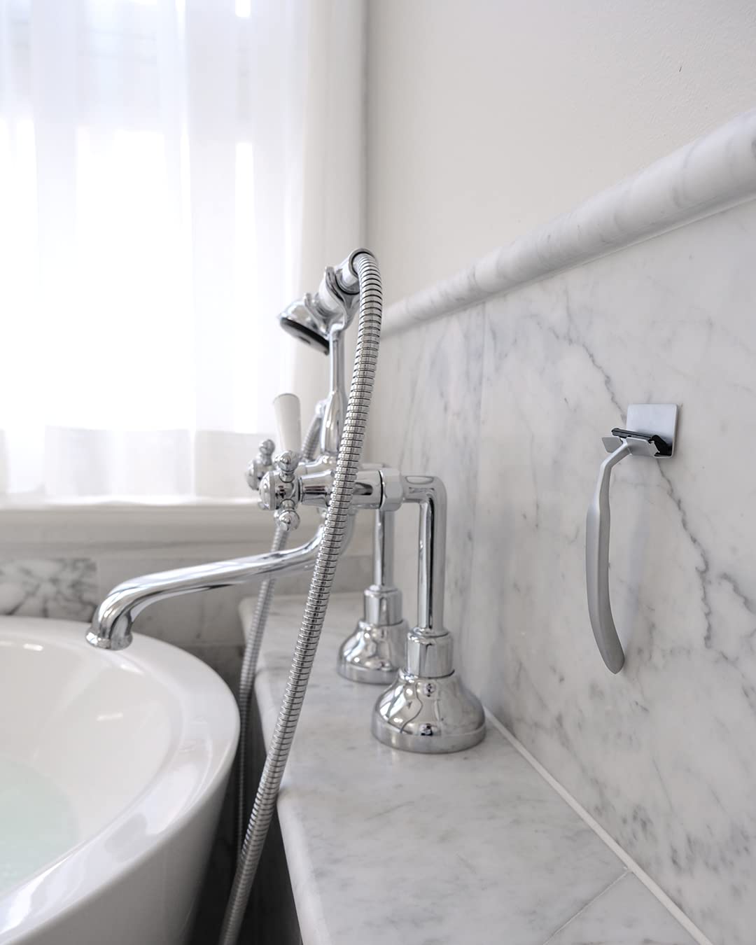 Melle Chrome, Metall Rasierer Damen, 1x Metall Rasierkopf & Aufhängung in Farbe Chrome, 3x Rasierkli