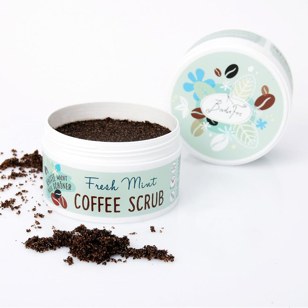 BadeFee - Körperpeeling "Coffee Scrub" (Fresh Mint) 180g - Pflegendes Body Scrub aus gemahlenem Kaff