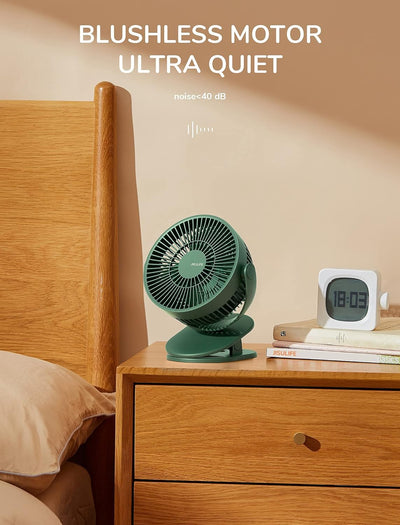 JISULIFE Mini USB Ventilator, Clip Akku Tischventilator Sehr Leise Klein mit 4000mAh Batterie, 4 Ges