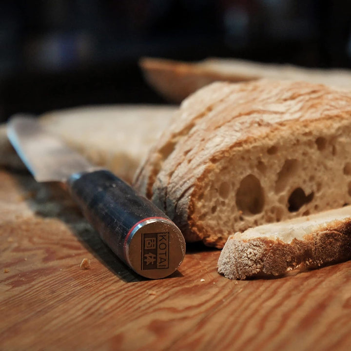 KOTAI Brotmesser| Messer mit Wellenschliff | 20-cm-Klinge | Von Hand gehämmert und geschärft | Ultra
