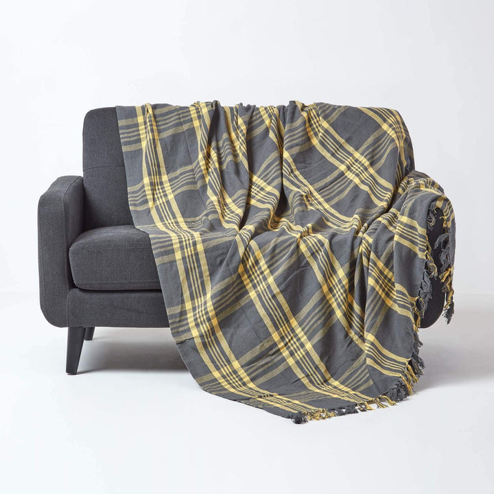 Homescapes Tagesdecke mit Tartan-Muster, Sofa- und Sessel-Überwurf 150 x 200 cm mit Fransen, weiche