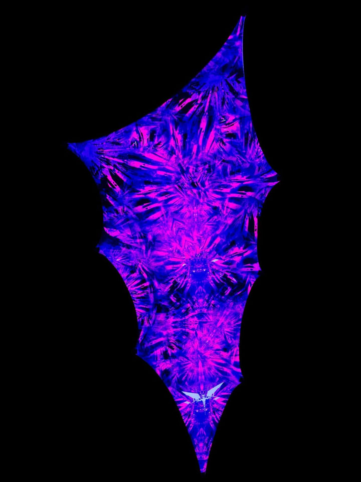PSYWORK Schwarzlicht Segel Spandex | Goa Amethyst Deceiver Wing Left | 5,0 x 2,5m | UV-aktiv | leuch