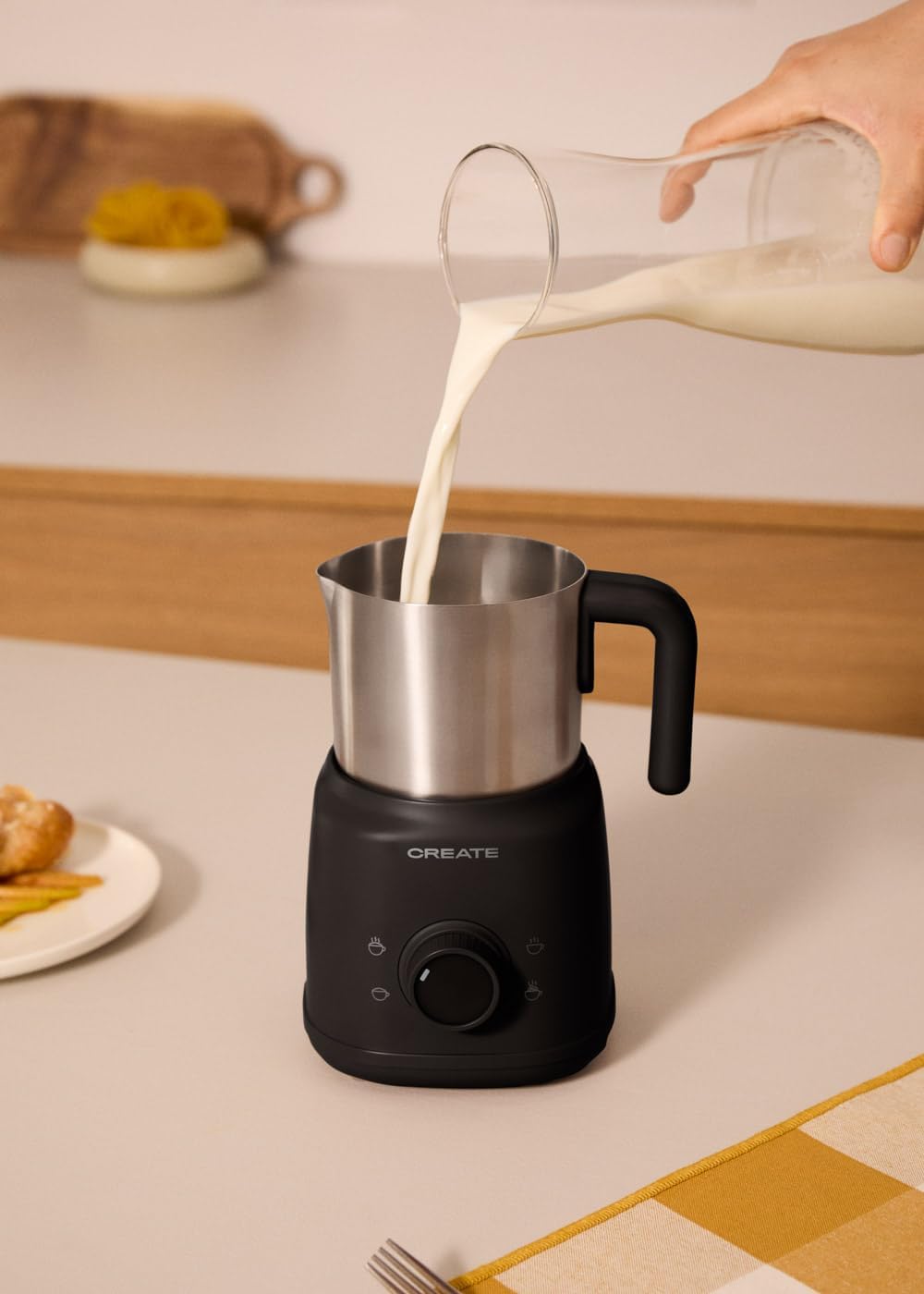 CREATE/MILK FROTHER RETRO/Milchaufschäumer und -erhitzer mit abnehmbarem Krug Schwarz/Magnetische Dr