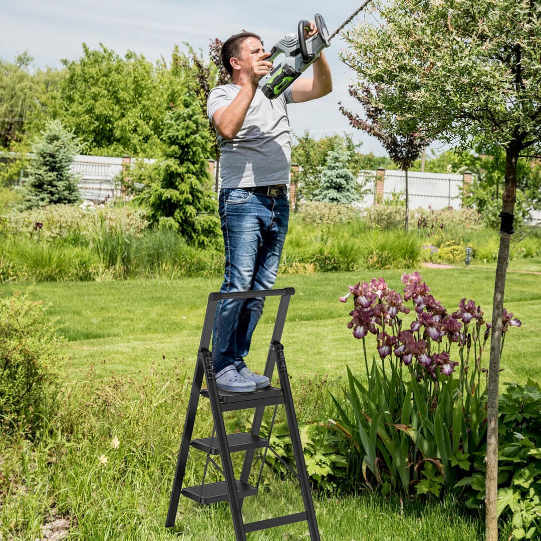 Aufun Trittleiter 3 Stufen, Klappleiter mit breitem Anti-Rutsch-Pedal, Mit Handlauf Haushaltsleiter